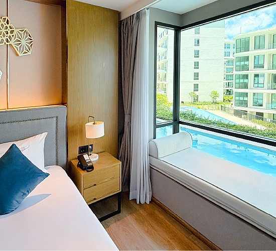 Deluxe Pool Access